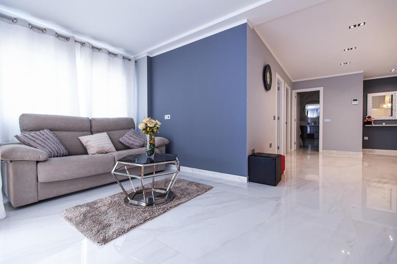 לוס כריסטיאנוס Luxury 2 Bedroom Apartment In Los Cristianos מראה חיצוני תמונה